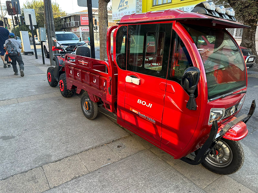 Triciclo con cabina eléctrico boji