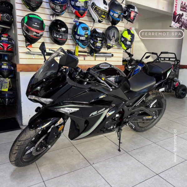 motocicleta r150 motorrad